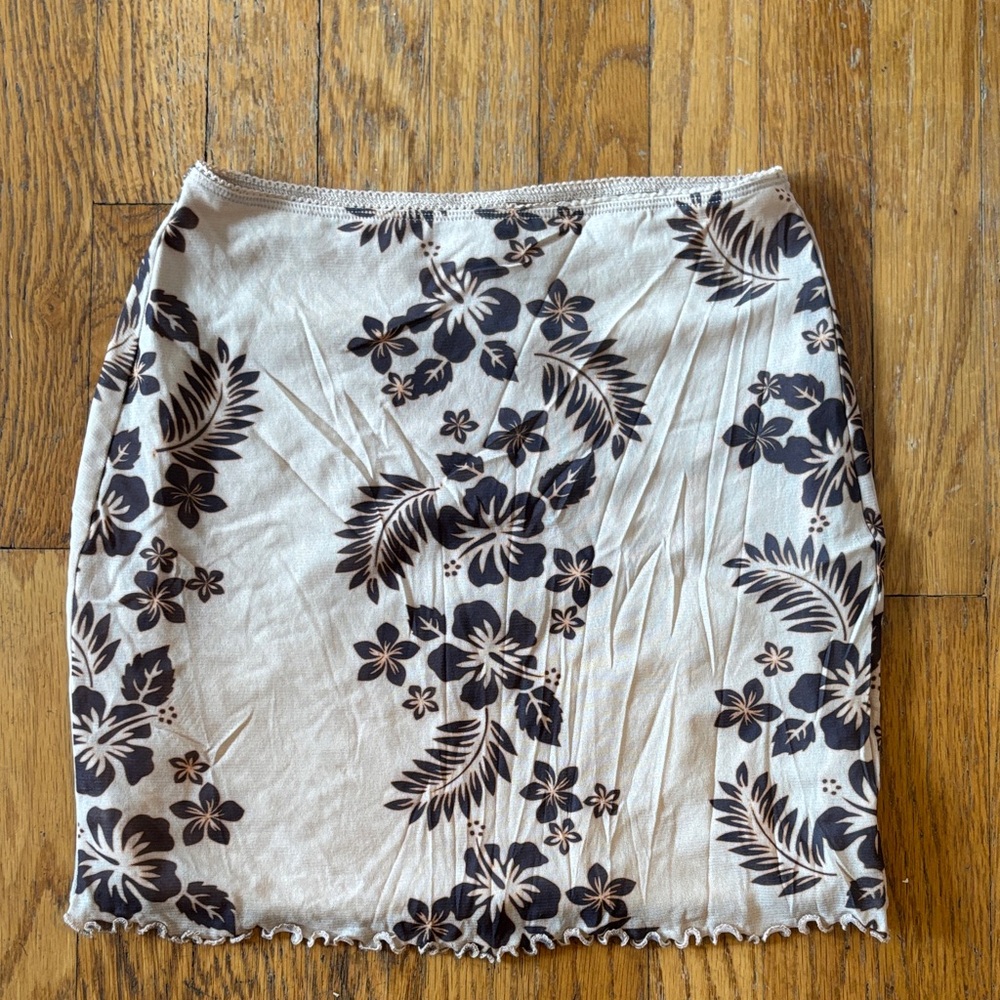 Urban Outfitters Black and Beige Floral Pencil Skirt